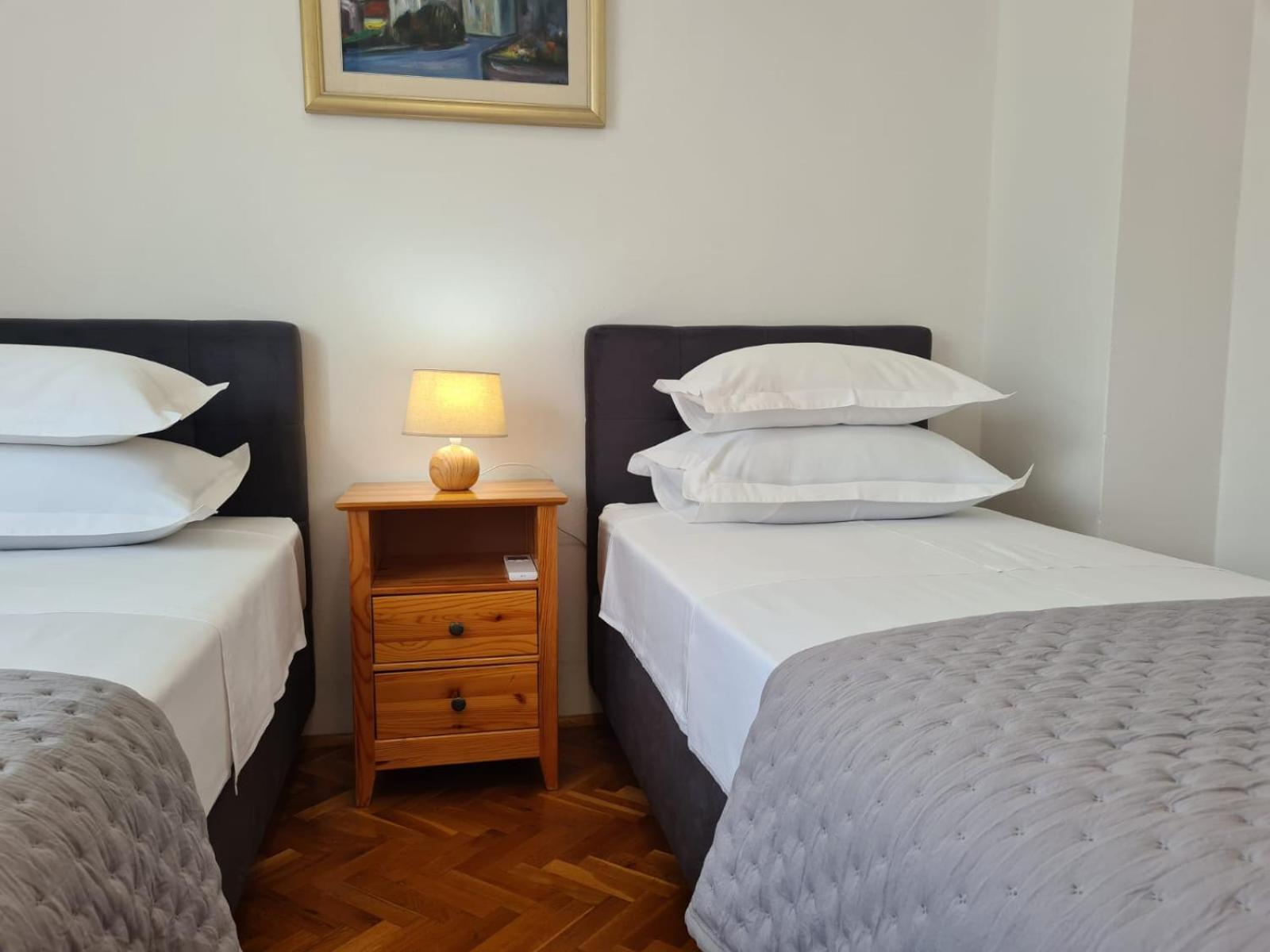 Apartments Jelena Supetar - Four Apartments - A Small House With A Private Yard - Two-Room Apartment With A Sea View - Studio Apartment - Two-Room Apartment With Garden View- Free Parking Exterior foto