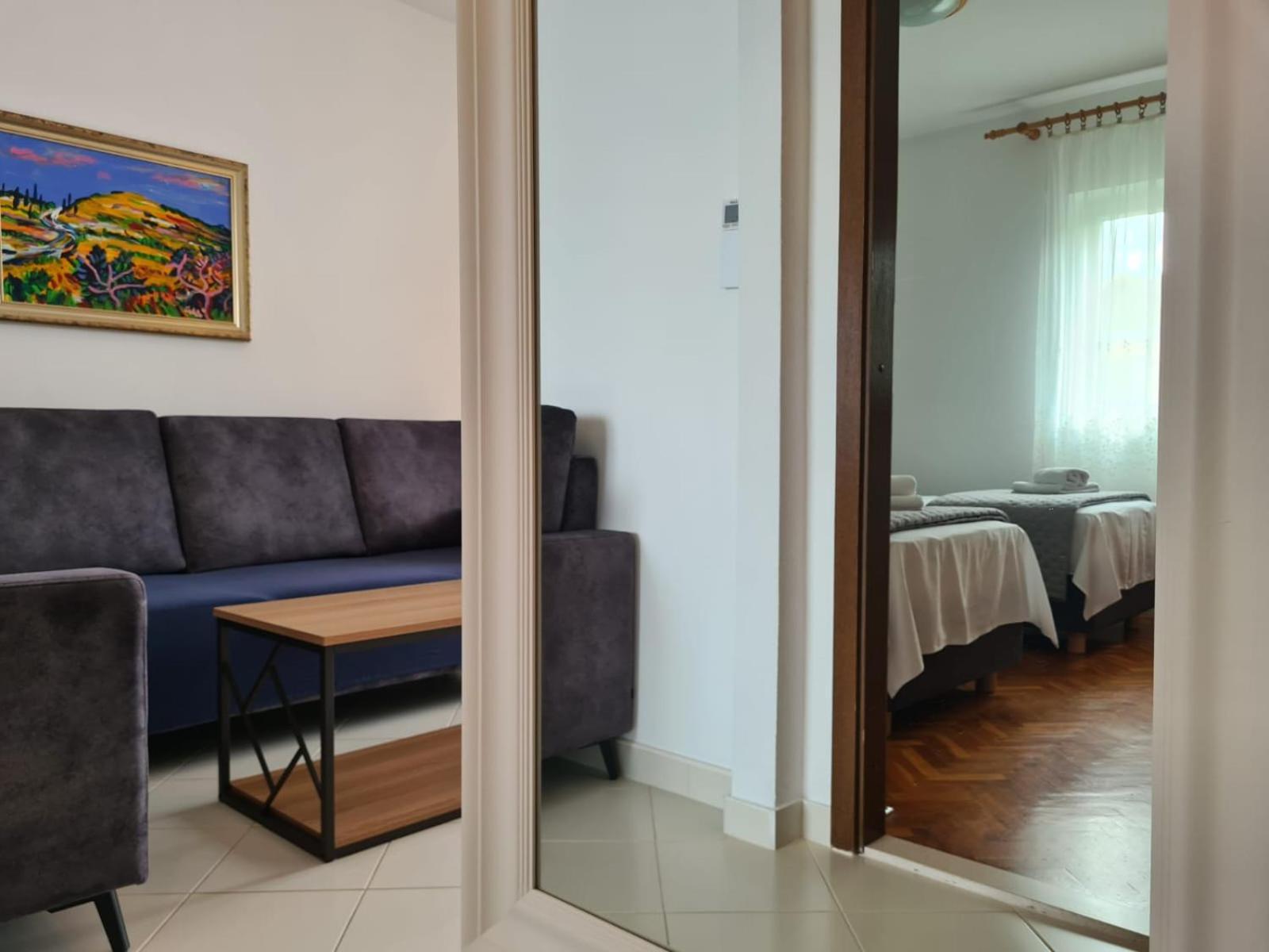 Apartments Jelena Supetar - Four Apartments - A Small House With A Private Yard - Two-Room Apartment With A Sea View - Studio Apartment - Two-Room Apartment With Garden View- Free Parking Exterior foto